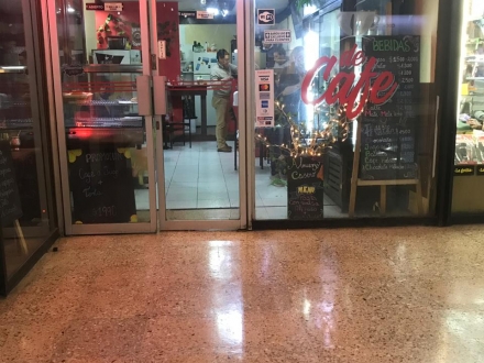 Cafeteria en Hurfanos Santiago